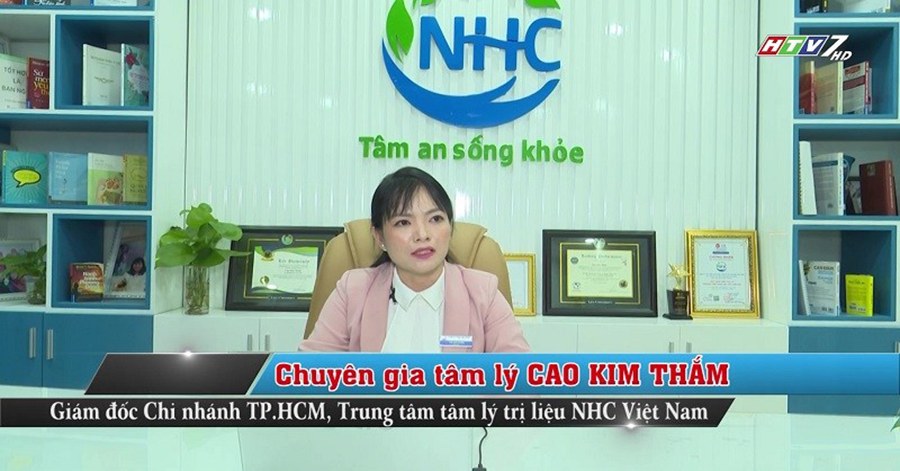 [HTV] Cách tự vượt qua sang chấn tâm lý: Chuyên gia tâm lý Cao Kim Thắm chia sẻ trên kênh HTV7