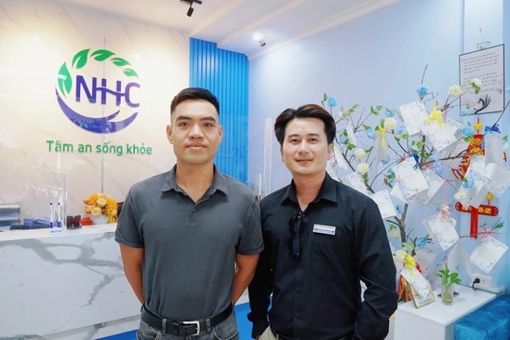 Chuyên gia Nguyễn Đức Chính hỗ trợ khách hàng gặp lo âu kéo dài